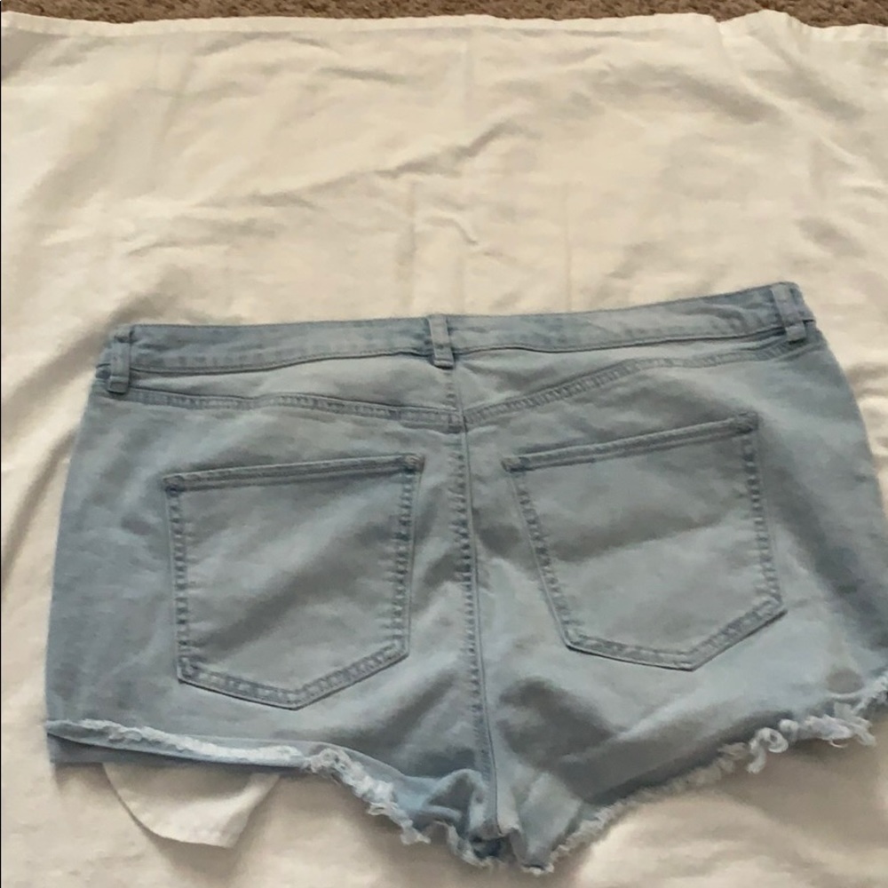 Shorts - Picture 2 of 3